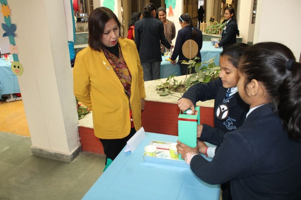 Asian School  Students QUIZ COMPETITION on SCIENCE DAY